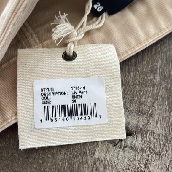 Liv pant , brand new - Picture 4 of 4